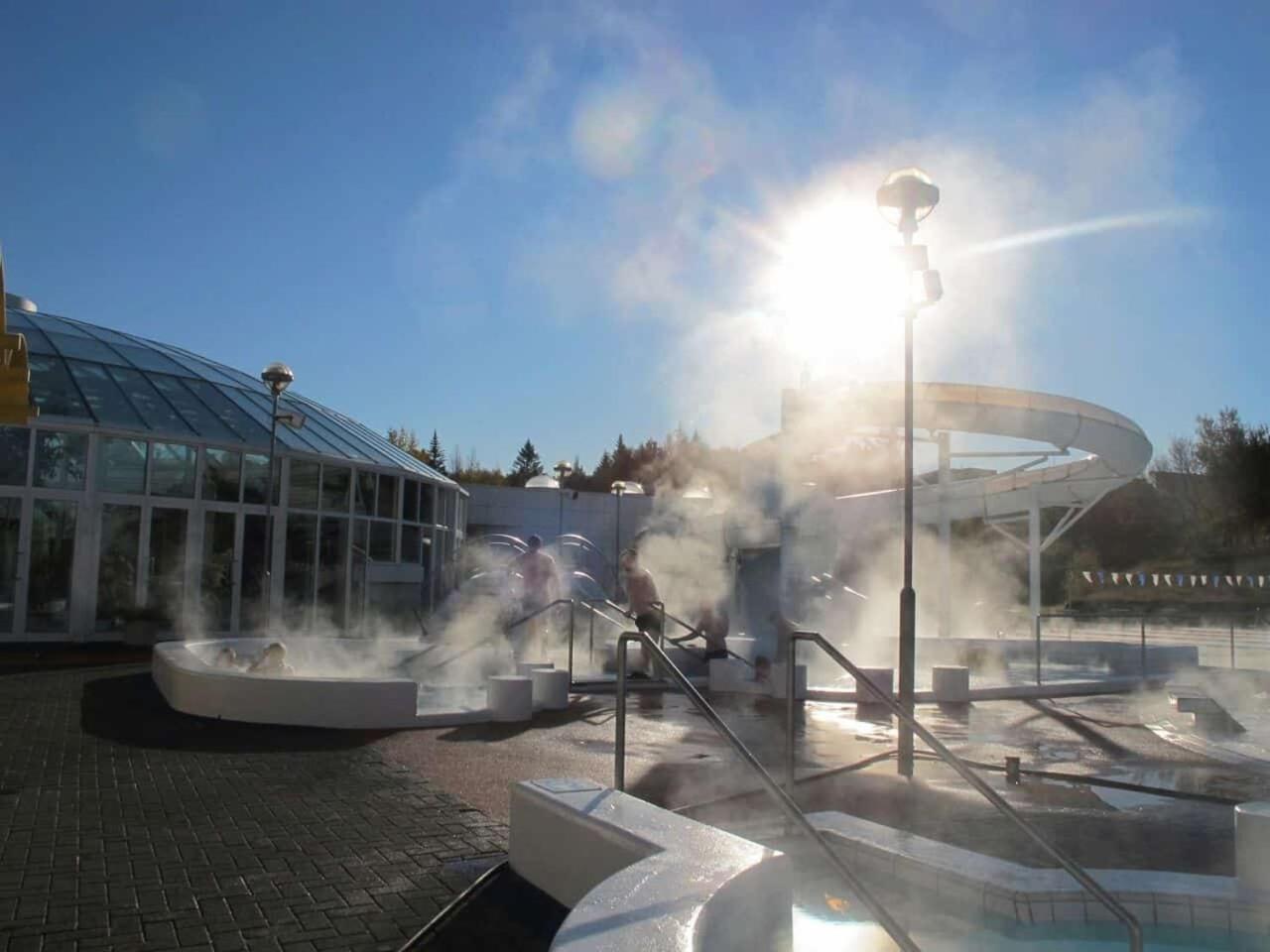 Private Room, Close To A Swimming Pool Reykjavik Exterior photo